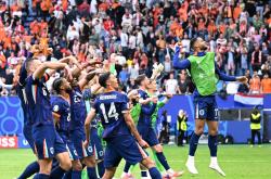 开云体育app-欧洲足球风云：预选赛豪强争霸场面混乱的简单介绍