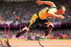 开云体育下载-南非短跑选手风采熠熠，夺金