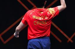 开云体育在线-双方运动员为胜利而拼尽全力，热血沸腾