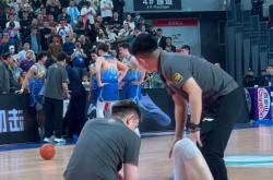 开云体育APP下载-关于顶尖队伍对决，激烈比拼打动球迷的信息