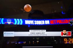 开云体育入口-热火后卫连续爆发，率领球队大胜取得全面领先