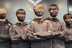 开云下载-包含NS轻取T1，Clozer统治全场的词条