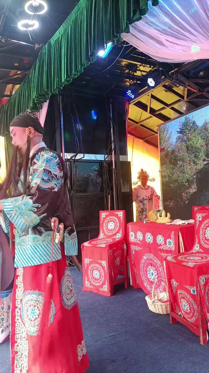 场上好戏连连！精彩瞬间回放让人回味无穷的简单介绍