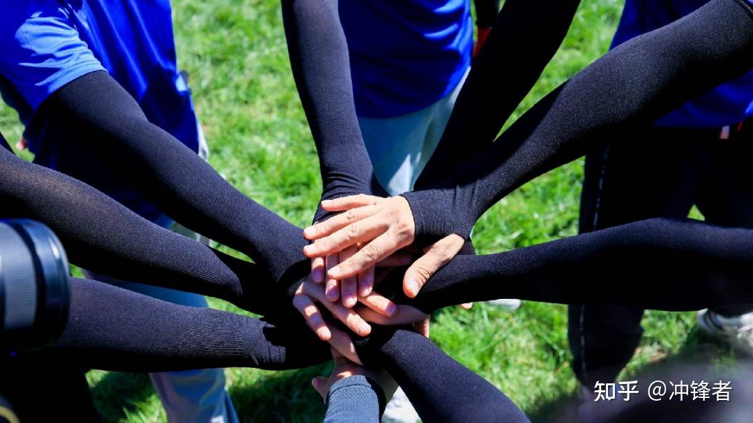 包含新西兰运动员互相扶持,团结应对强大对手的词条 包含新西兰运动员互相扶持,团结应对强大对手的词条