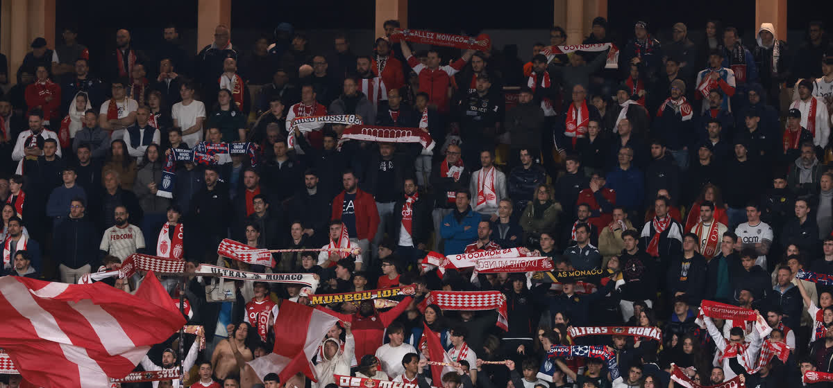 热火后卫连续爆发,率领球队大胜取得全面领先 热火后卫连续爆发,率领球队大胜取得全面领先