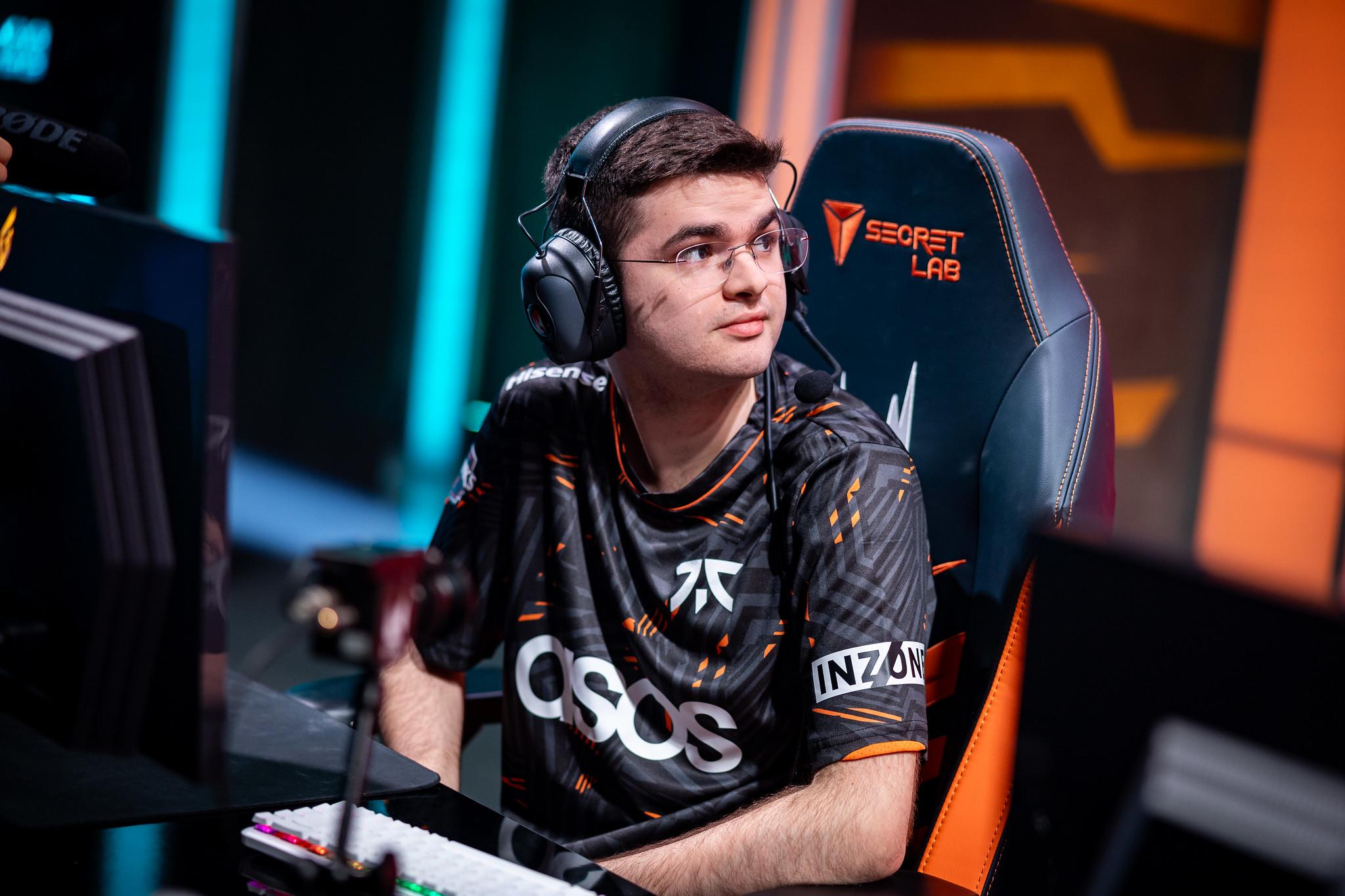 FNC碾压T1,Perkz打出惊人五杀八强赛3:2(釜山) FNC碾压T1,Perkz打出惊人五杀八强赛3:2(釜山)