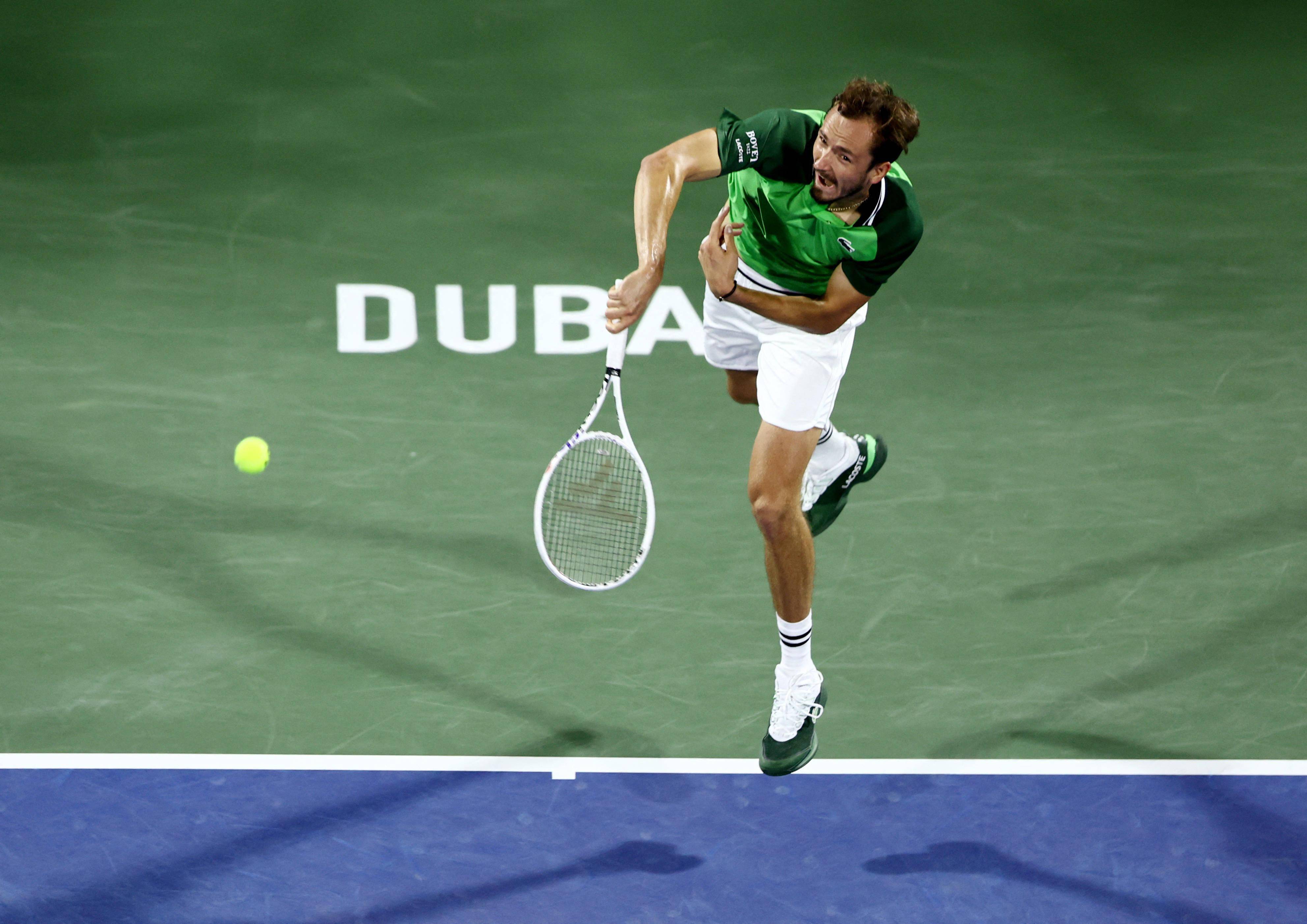 包含美国网球队轻取英国网球队，梅德韦杰夫三分雨点燃全场的词条