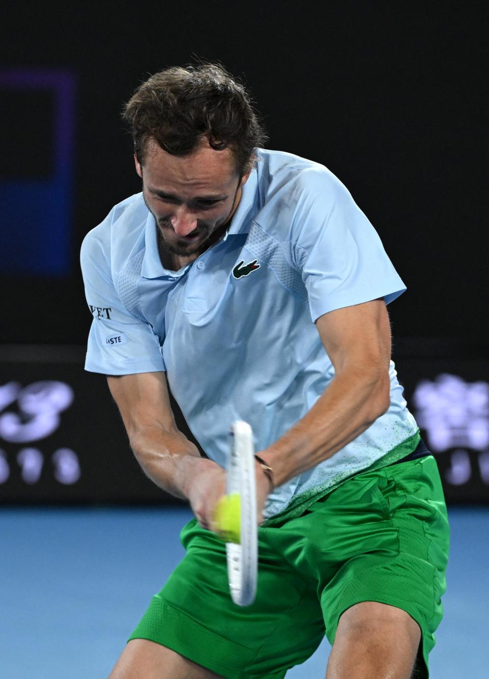 包含美国网球队轻取英国网球队，梅德韦杰夫三分雨点燃全场的词条