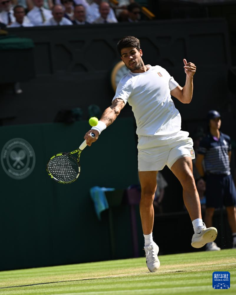 意大利网球队险胜日本网球队,阿尔卡拉斯高光表现的简单介绍 意大利网球队险胜日本网球队,阿尔卡拉斯高光表现的简单介绍