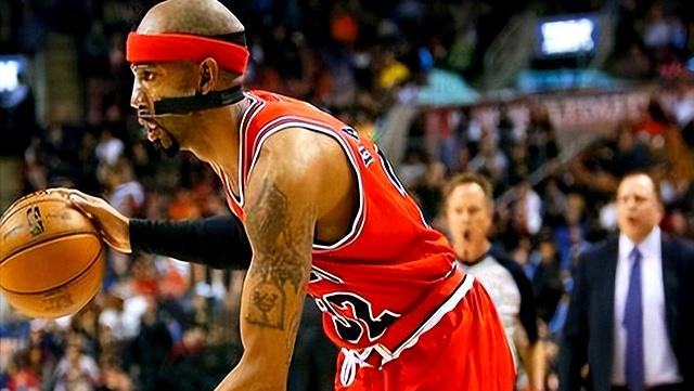 包含波兰男篮力克奇才，汉密尔顿统治全场的词条