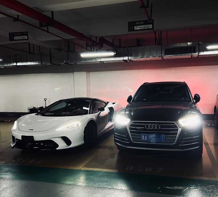 阿斯顿马丁鏖战迈凯伦，塞恩斯关键制胜的简单介绍