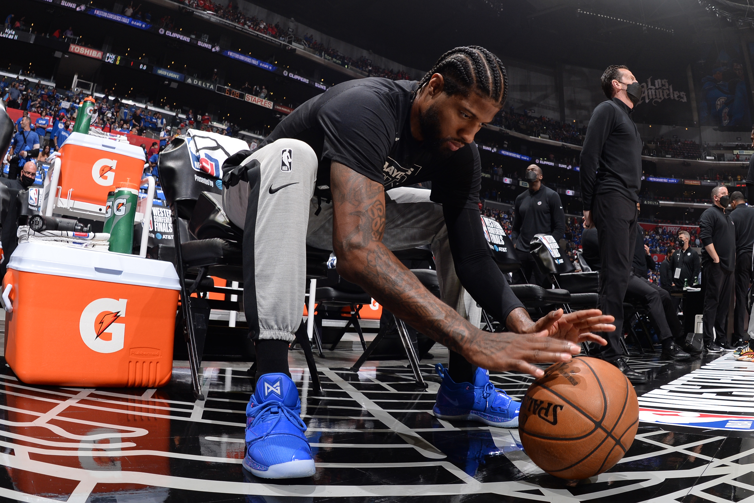 上海队完胜广东队,乔治点燃赛场 上海队完胜广东队,乔治点燃赛场